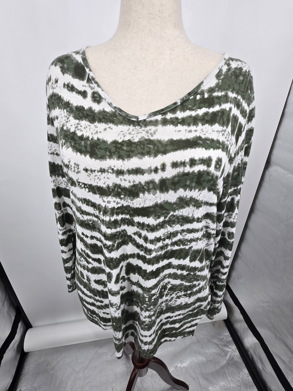 Belle by Kim Gravel Olive Green and White Striped Tie-Dye LS Top Large (6999)